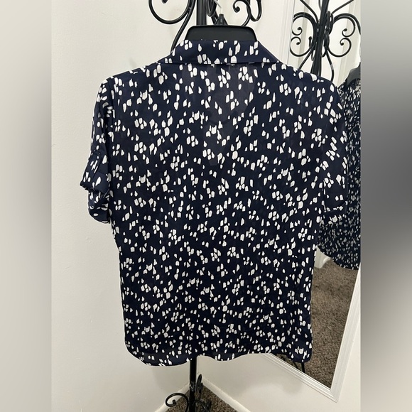 Coldwater Creek NWOT blue and White Floral Blouse - Picture 6 of 7